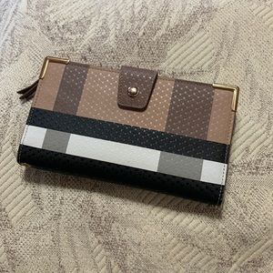 Plaid wallet from ROSS